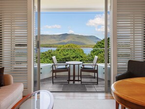 Minibar, in-room safe, desk, iron/ironing board