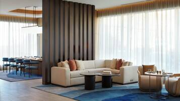 Frokost, lunsj og middag serveres, amerikanske retter