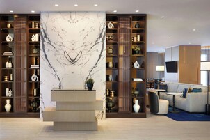 Se sirven desayunos, almuerzos y cenas; cocina americana