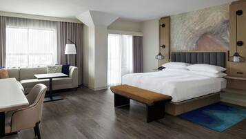 Rom – executive, 1 kingsize-seng | Safe på rommet, skrivebord, blendingsgardiner og strykejern/-brett