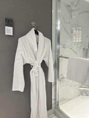 Free toiletries, hair dryer, towels, soap - Kingston Marriott (Kingston)