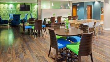 Ilmainen päivittäinen buffetaamiainen