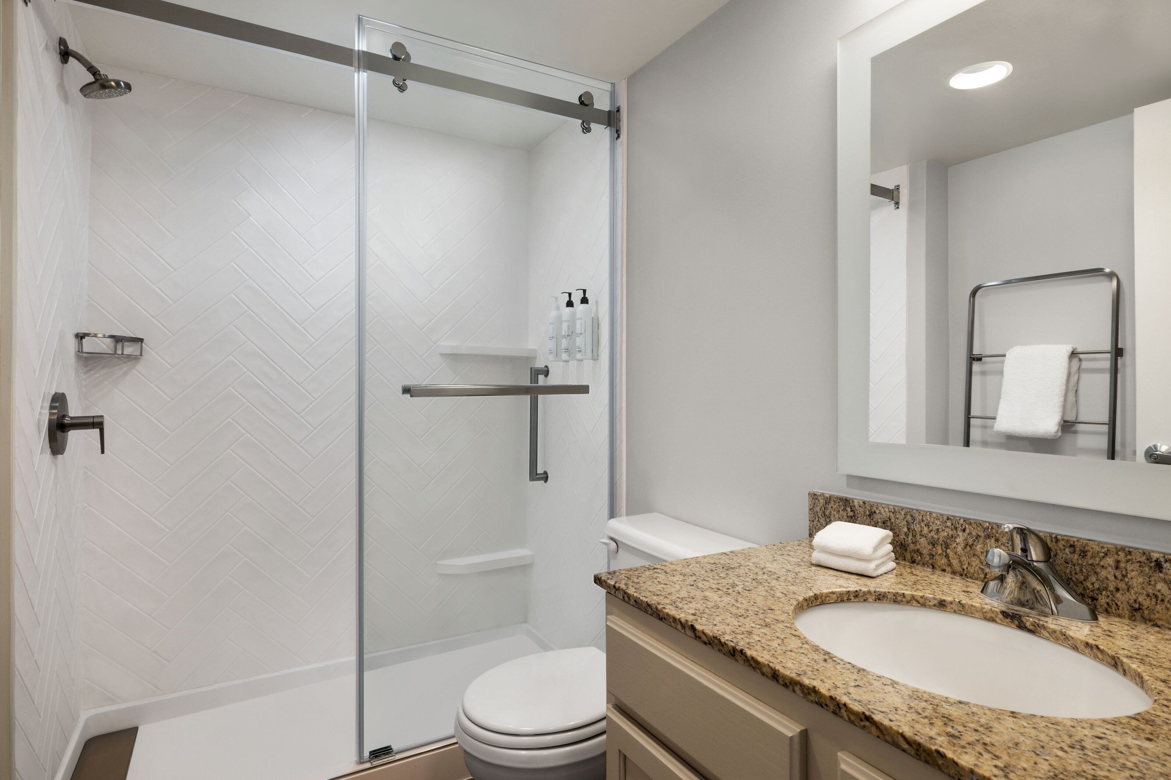 studio, 1 queen bed with sofa bed | bathroom | combined shower/bathtub, free toiletries, hair dryer, towels