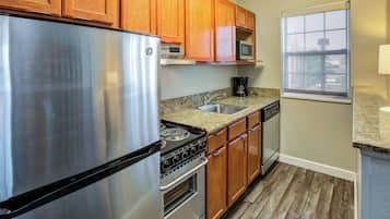 Suite, 2 Bedrooms, Non Smoking | Private kitchen