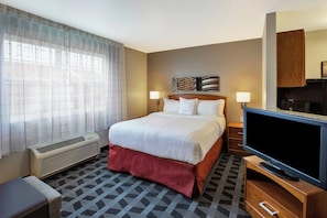 Premium bedding, desk, iron/ironing board, free WiFi - Towneplace Suites By Marriott Detroit Livonia (Livonia)