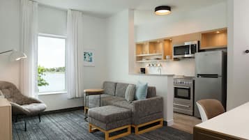 32-inch Smart TV with cable channels, TV, Netflix