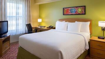1 bedroom, Egyptian cotton sheets, premium bedding, down comforters