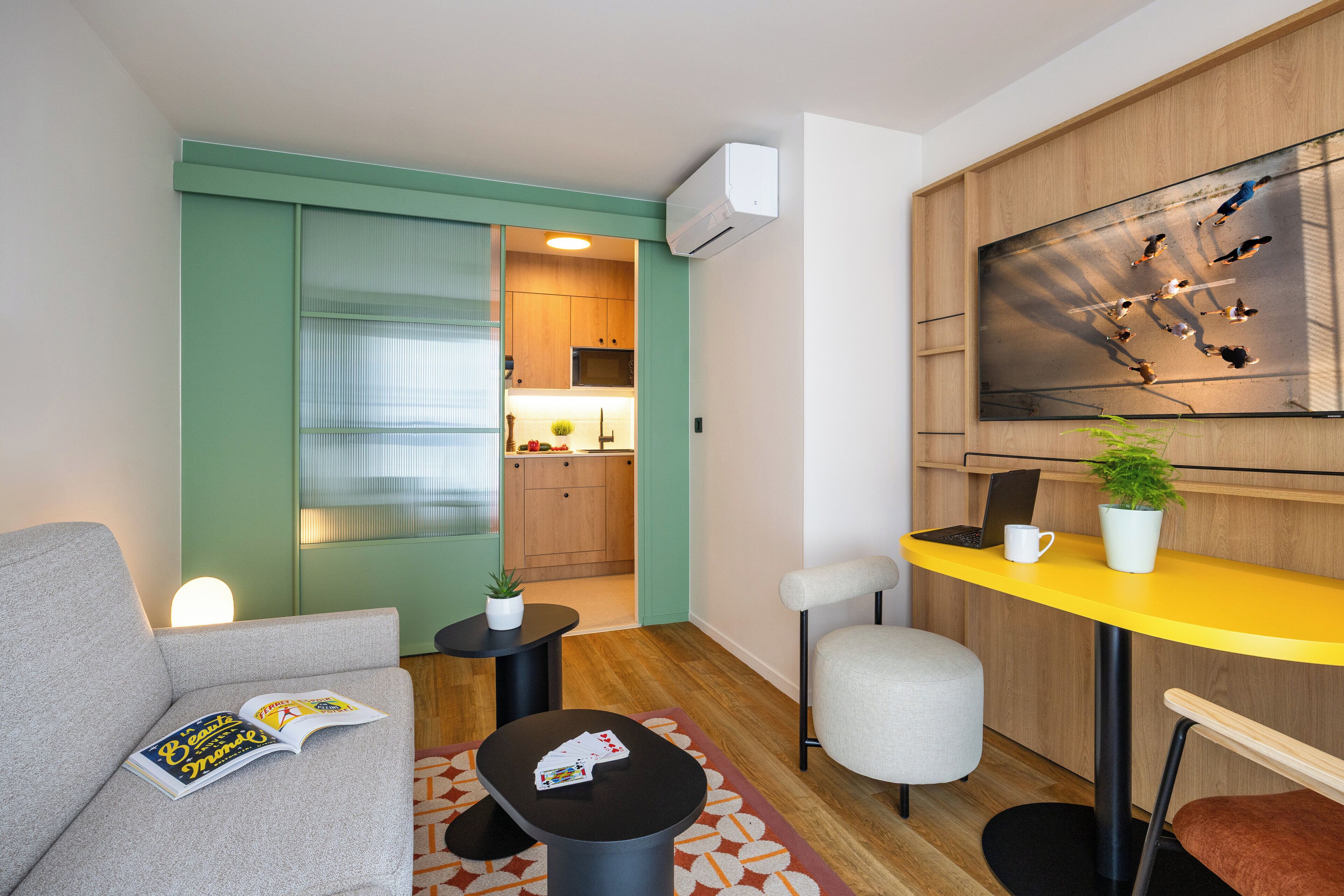 Apartment, 1 bedroom | Área de sala de estar | Televisión de pantalla plana 