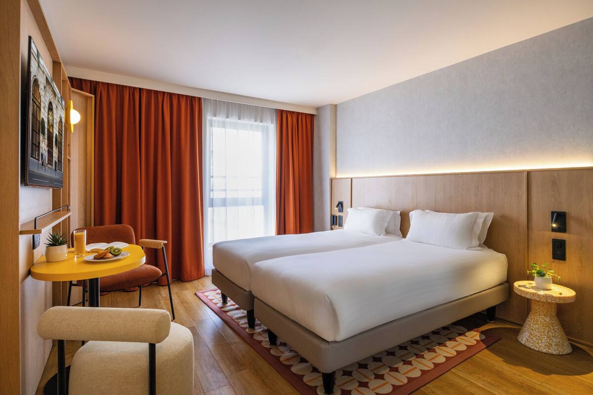 Studio | In-room safe, desk, blackout curtains, soundproofing