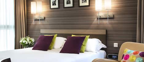 Studio | 1 bedroom, in-room safe, desk, soundproofing