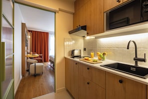 Studio | Eigene Küche | Kühlschrank, Mikrowelle, Herdplatte, Geschirrspüler