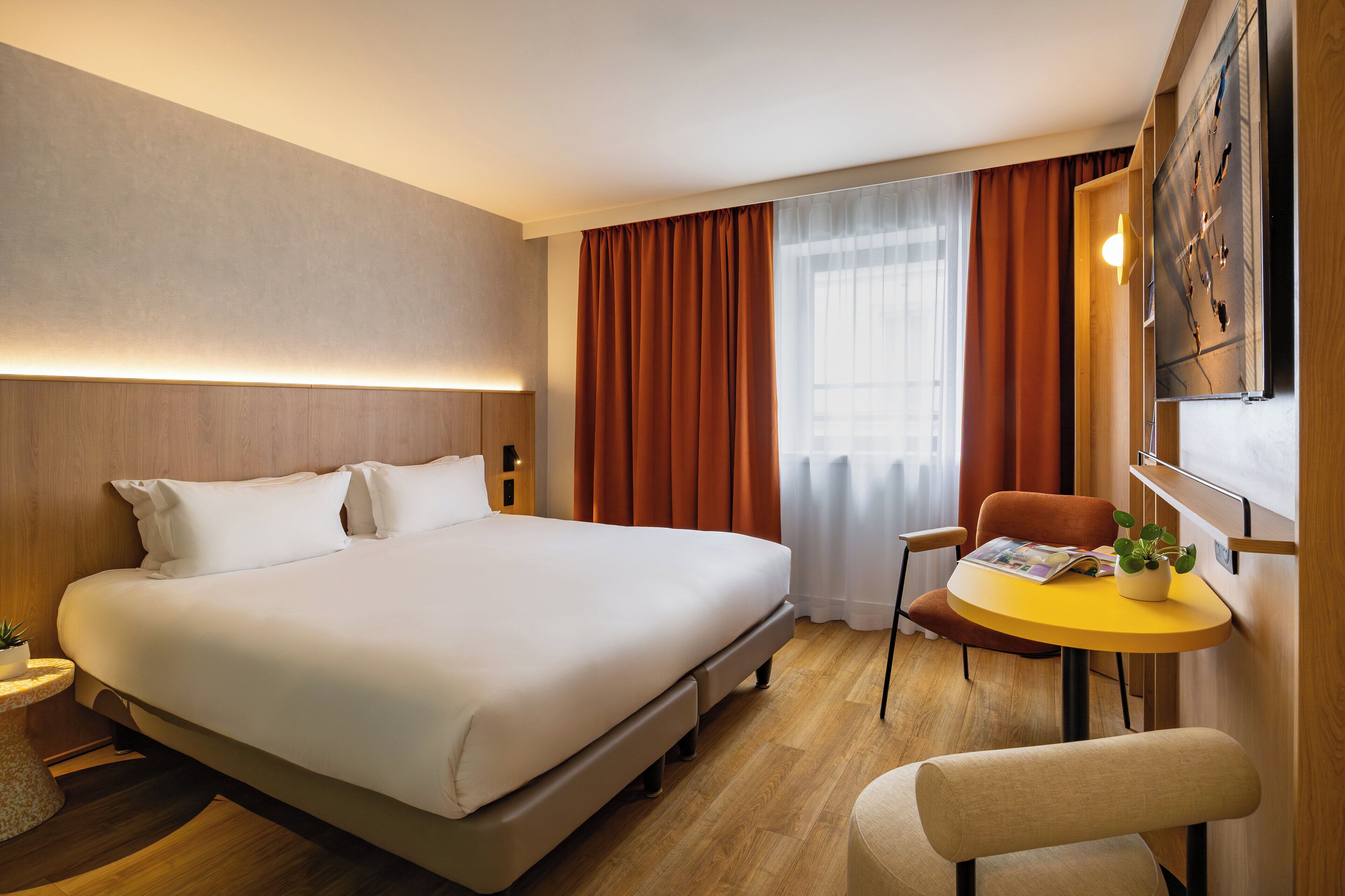 Apartment, 1 bedroom | Coffres-forts dans les chambres, bureau, rideaux occultants