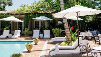 Outdoor pool, free cabanas, pool umbrellas