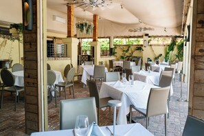 Breakfast, lunch, dinner served; pool views  - The Escalante (Naples)