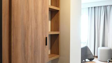 Classic Twin | In-room safe, soundproofing, free WiFi, alarm clocks