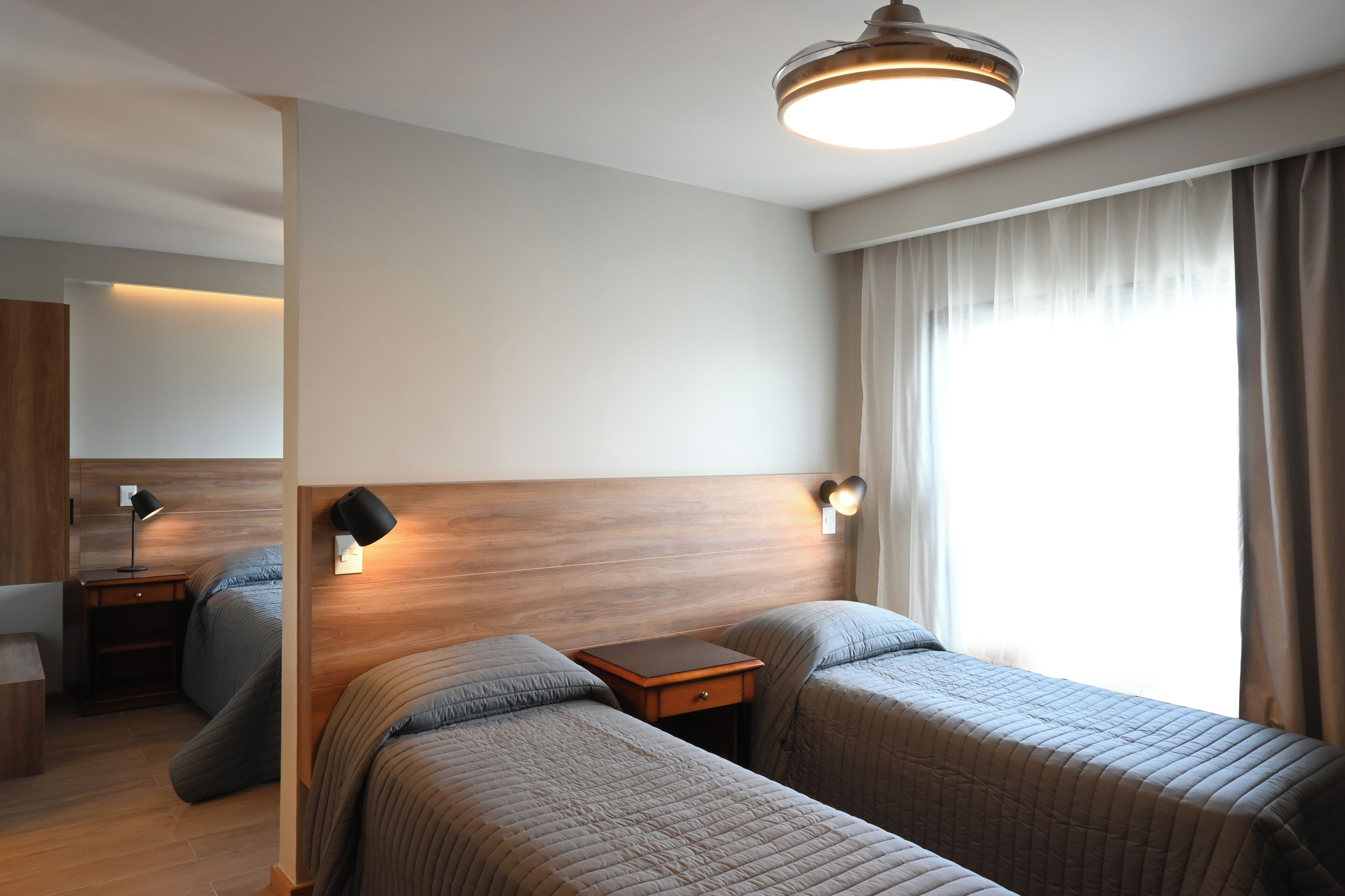 Caja de seguridad en la habitación y sistema de insonorización 