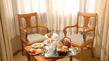 Caja de seguridad en la habitación y sistema de insonorización