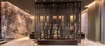 Broadway Hotel & Suites