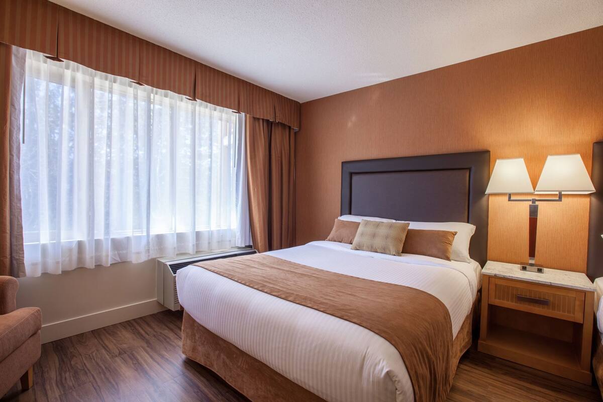 In-room safe, desk, iron/ironing board, free WiFi