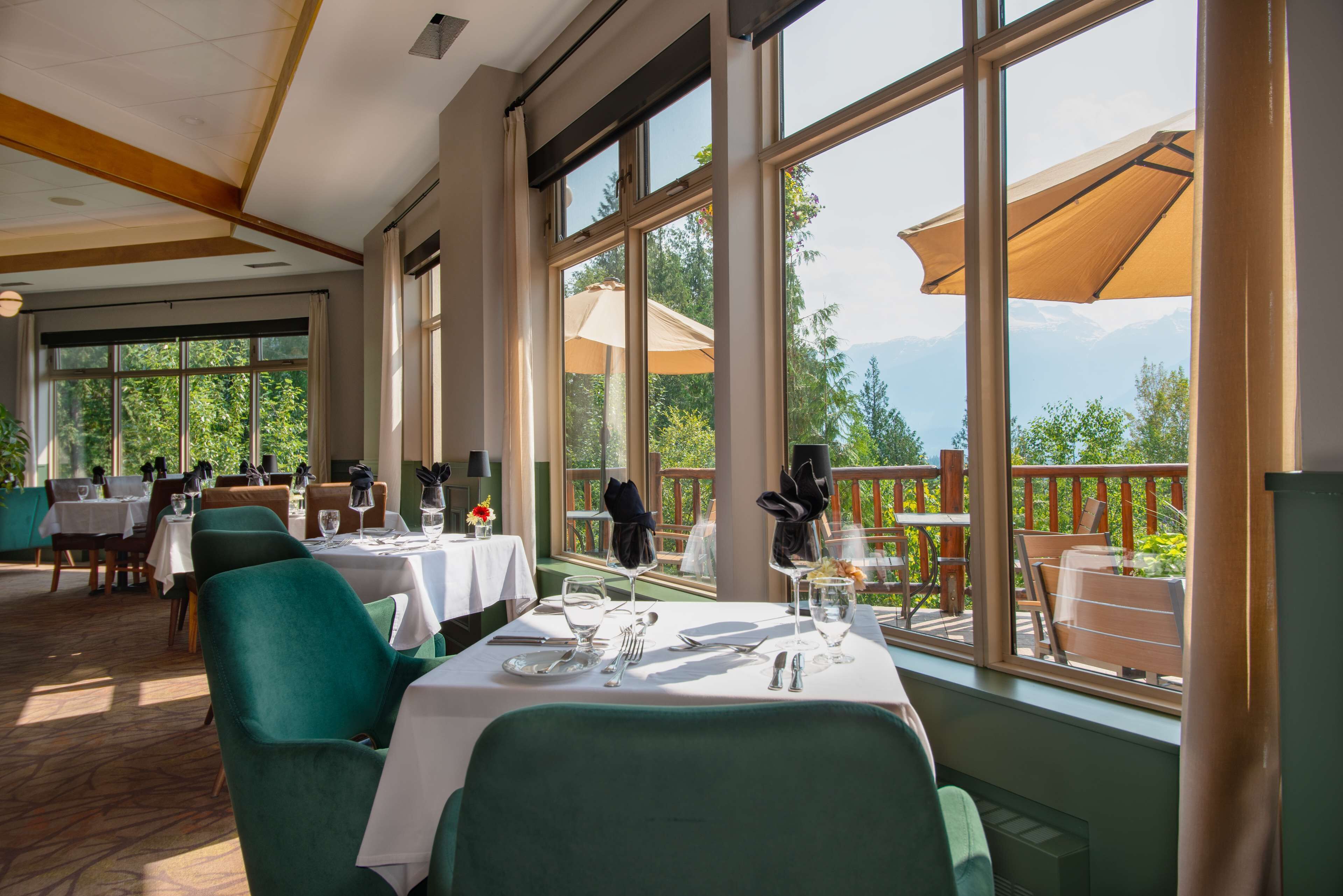 2 restaurants, dinner served, international cuisine