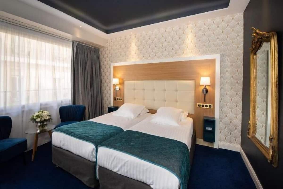 Free minibar, in-room safe, desk, blackout drapes