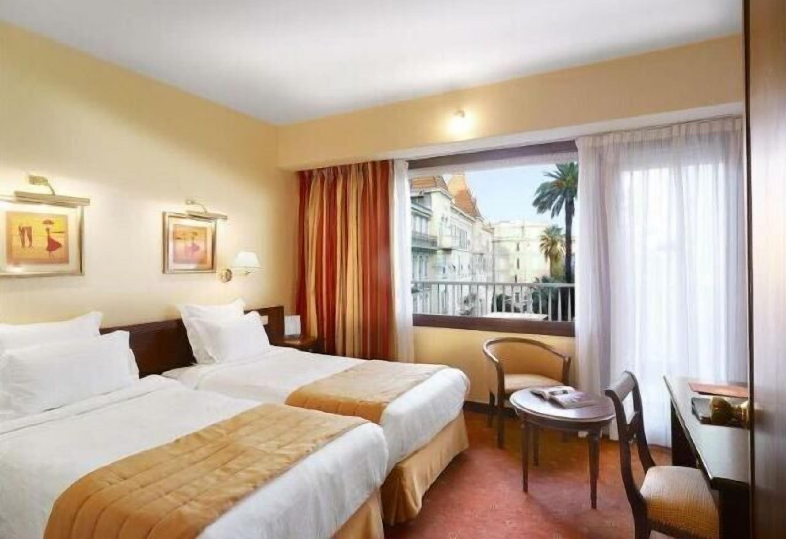 Articles gratuits dans le mini-bar, coffres-forts dans les chambres