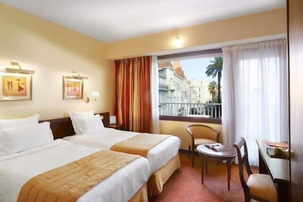 Free minibar, in-room safe, desk, blackout drapes