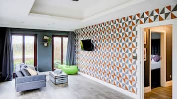 Triple Room, Multiple Beds (UA, Wet)