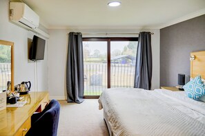 Caja de seguridad en la habitación y escritorio