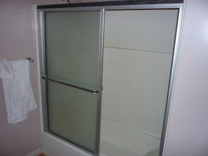 Deep soaking bathtub - Nice Inn Yuba City (Yuba City)
