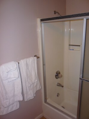 Towels - Nice Inn Yuba City (Yuba City)
