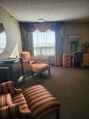 Suite, 1 King Bed, Non Smoking (Bridal)