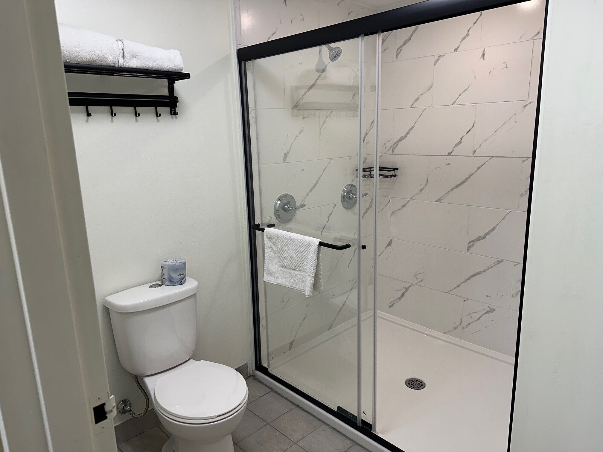 Signature Suite, 1 King Bed, Non Smoking, Jetted Tub | Bathroom shower
