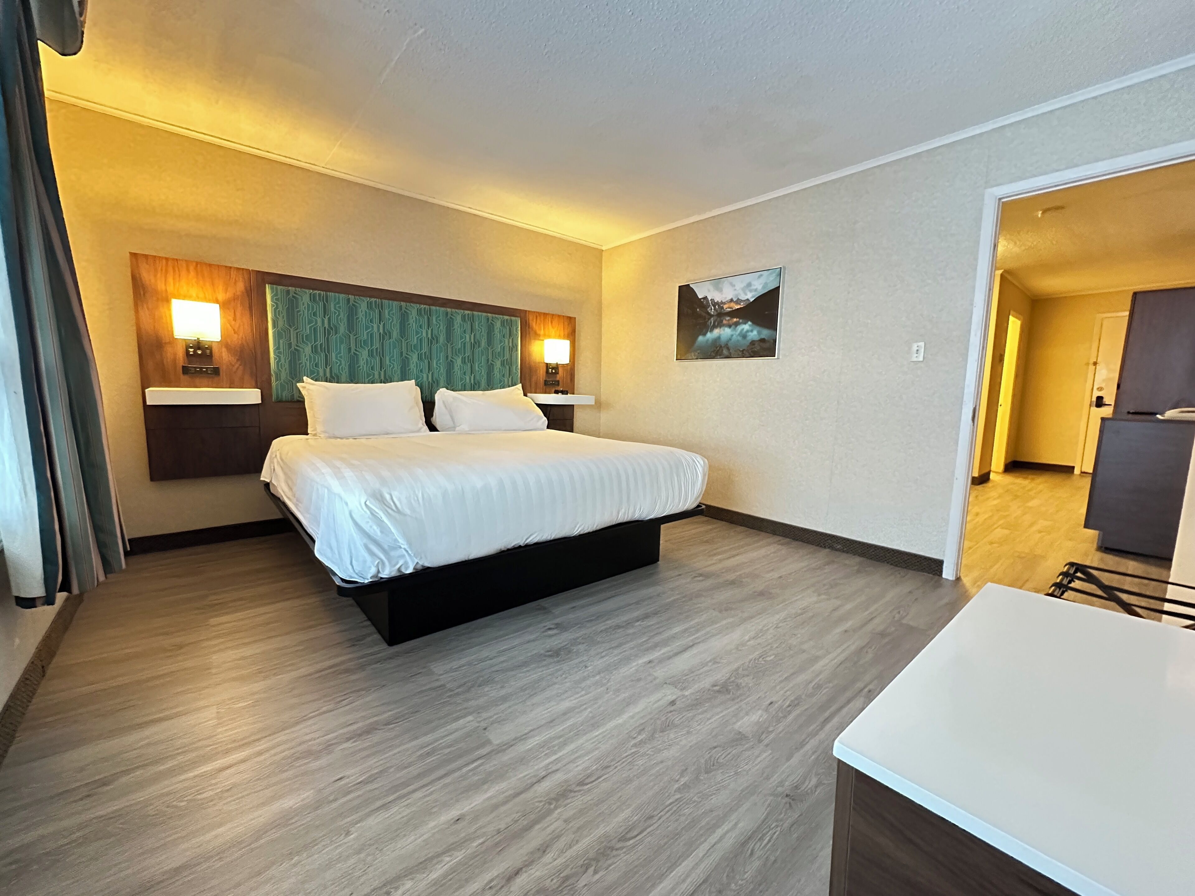 Suite Eksekutif, 1 Tempat Tidur King, Bebas Asap Rokok (1 Bedroom) | Meja kerja, tirai kedap cahaya, setrika/meja setrika, dan Wi-Fi gratis