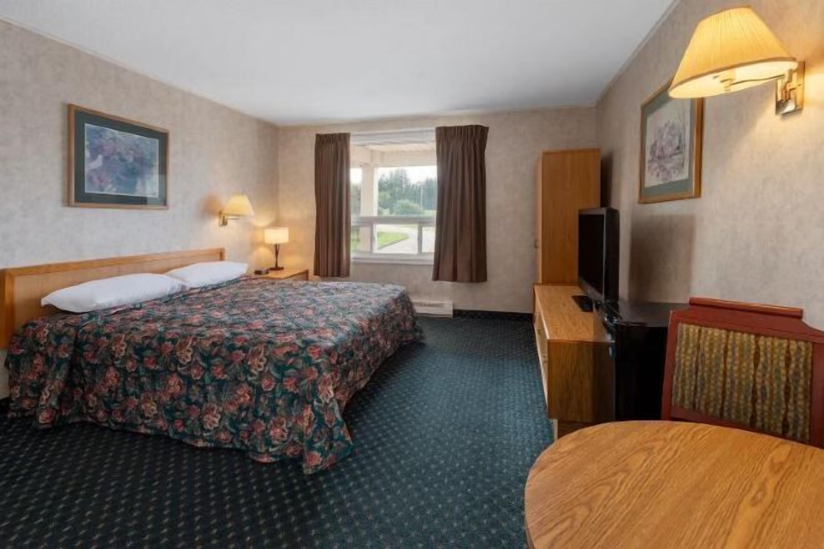 Desk, blackout drapes, iron/ironing board, free WiFi