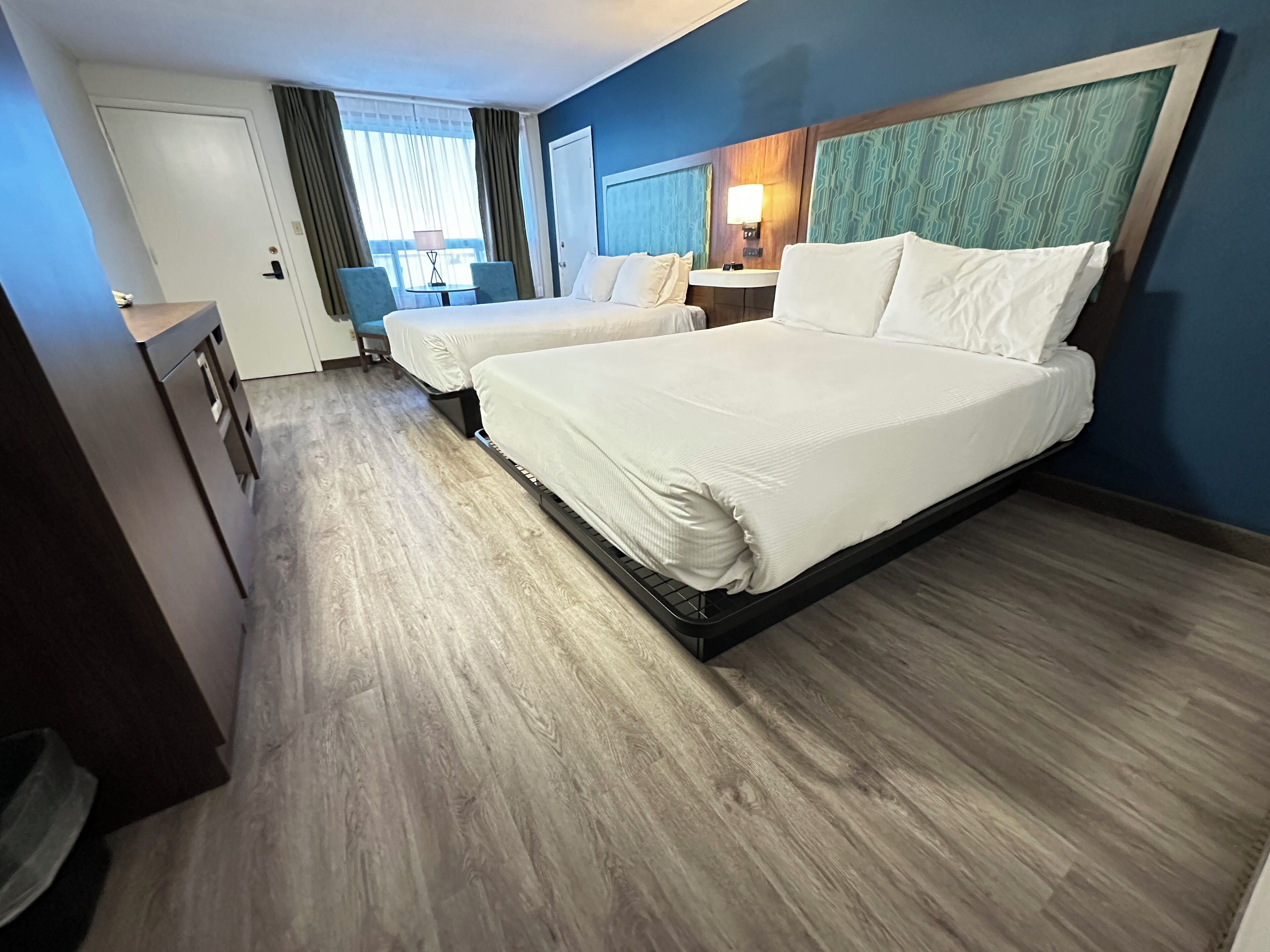 Bureau, rideaux occultants, fer et planche à repasser, Wi-Fi gratuit