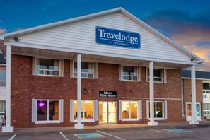 Exterior - Travelodge by Wyndham Amherst (West Amherst)