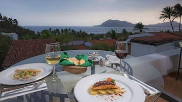 2 restaurants, breakfast, lunch, dinner served; Italian cuisine