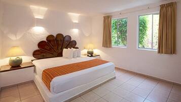 Habitación triple estándar | Tabla de planchar con plancha, wifi gratis y ropa de cama