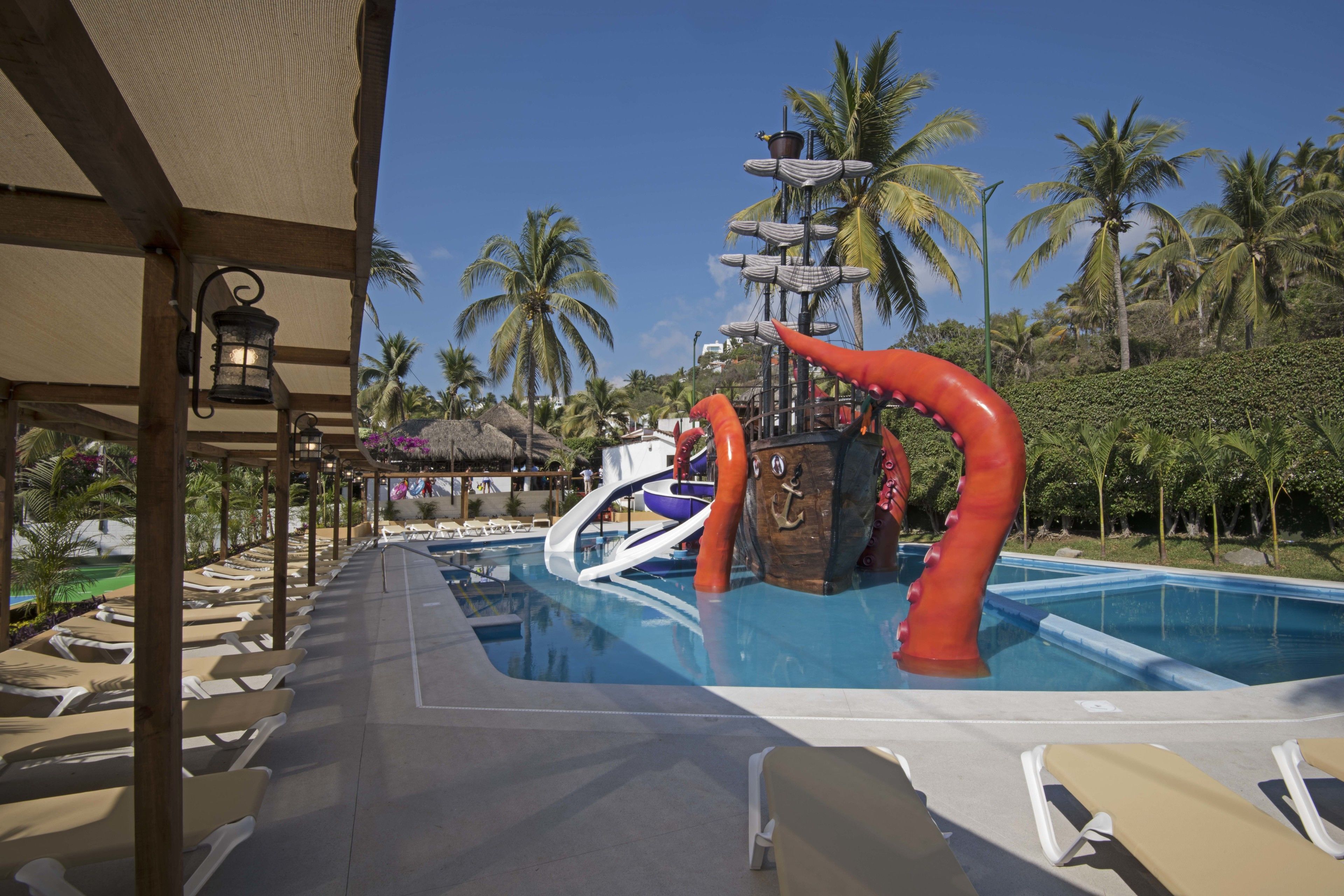 4 つの屋外プ ール、プール パラソル、サンラウンジャー