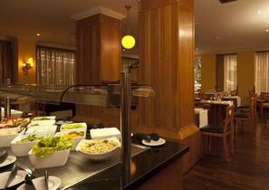 3 restaurants servant le petit déjeuner, sp�écialités Cuisine italienne