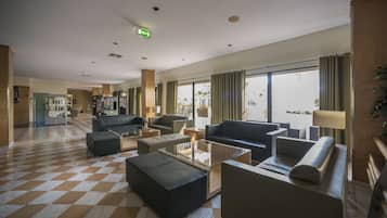 Coin salon dans le hall