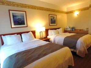 ห้องสแตนดาร์ด, เตียงควีนไซส์ 2 เตียง | ผ้าม่านกันแสง, เตารีด/โต๊ะรีดผ้า, Wi-Fi ฟรี, ผ้าปูที่นอน