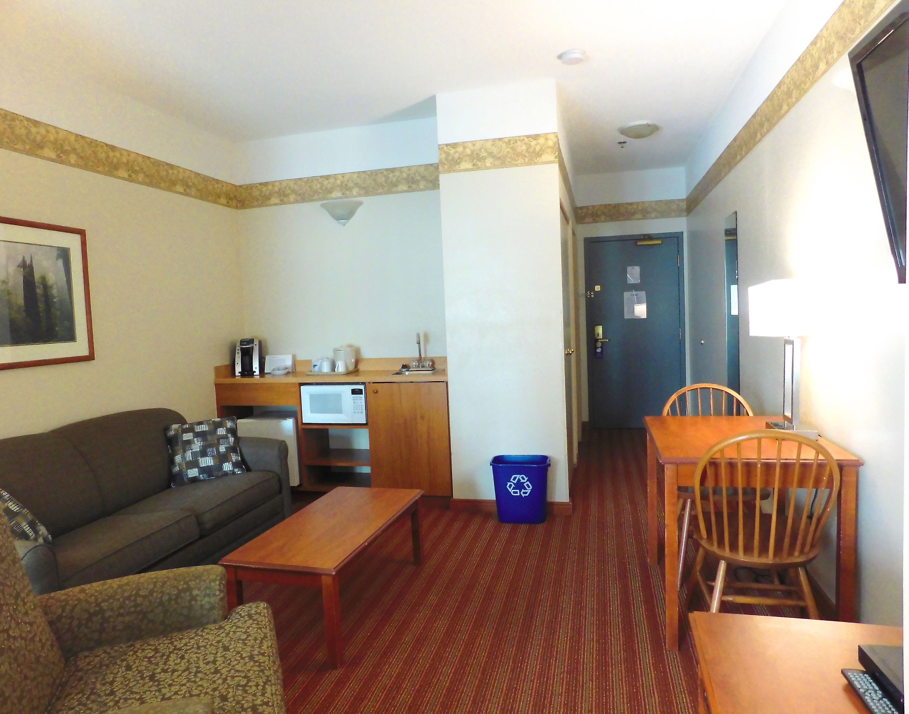 comfort suite, 1 bedroom | living area | lcd tv, dvd player