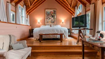 Ropa de cama de alta calidad, cubrecamas y artículos del minibar gratis