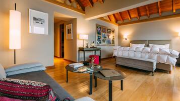 Premium bedding, down duvets, free minibar items, in-room safe