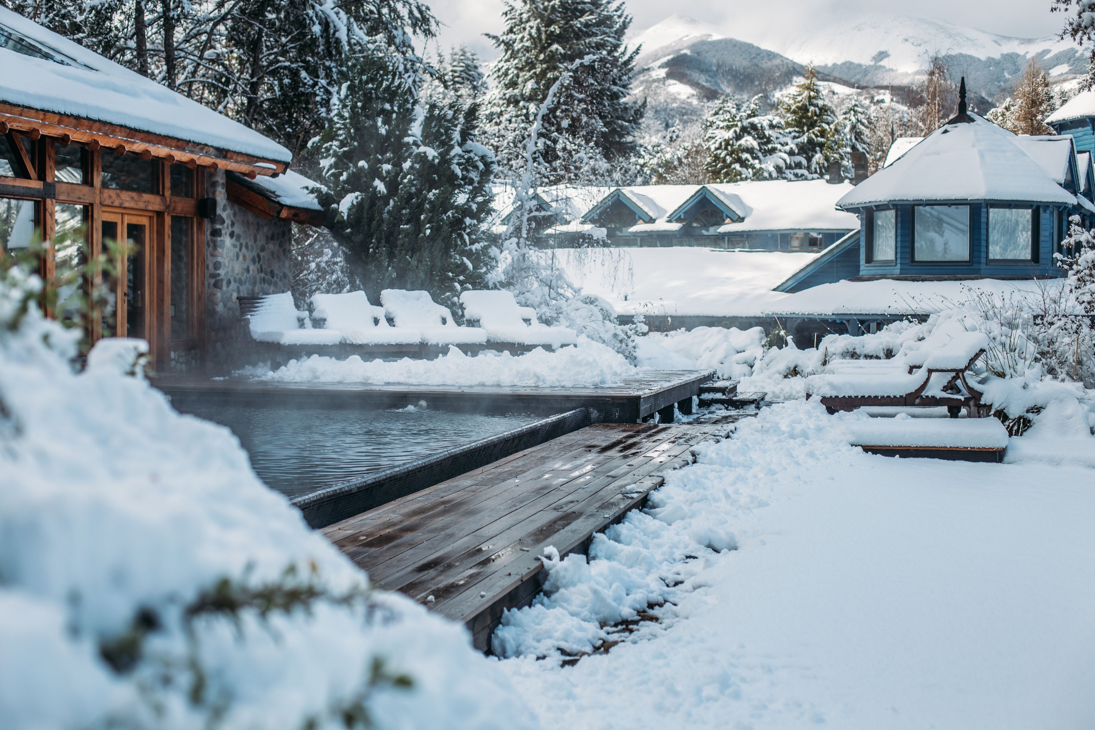 sauna, hot tub, body treatments, aromatherapy, body scrubs, facials