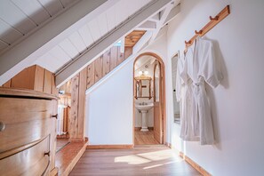 Habitación, vistas al lago (Atelier) | Ropa de cama de alta calidad y edredones de plumas