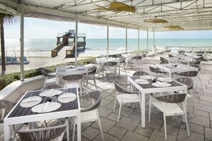 Lunch, dinner, brunch served; local cuisine  - The Reach Key West, Curio Collection by Hilton (Key West)