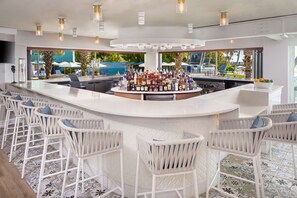 Bar (trong khuôn viên)